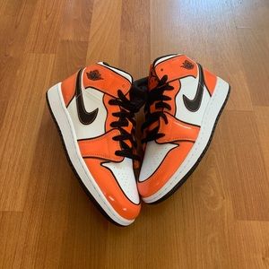 Jordan 1 Mid Turf Orange Gradeschool